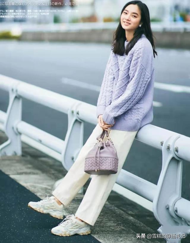 藍色鞋子配什么顏色褲子圖片（藍色鞋子配什么顏色褲子和衣服）