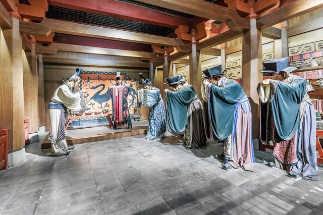 誰是中山裝的創(chuàng)始者（中山裝前身）
