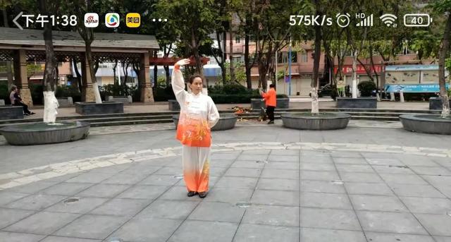 男士太極服裝最新款式（太極服裝最新款式長(zhǎng)款女式）