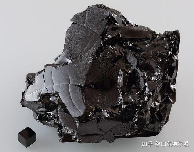 玻璃碳纖維和碳纖維區(qū)別，玻璃碳纖維？