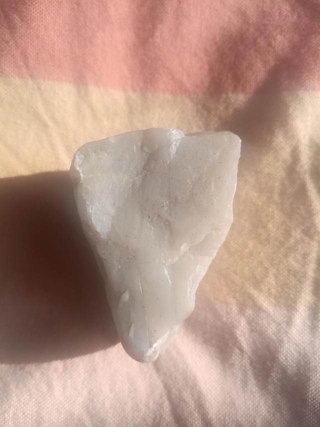 東陵玉手鐲批發(fā)圖片價(jià)格，東陵玉手鐲圖片和價(jià)格？