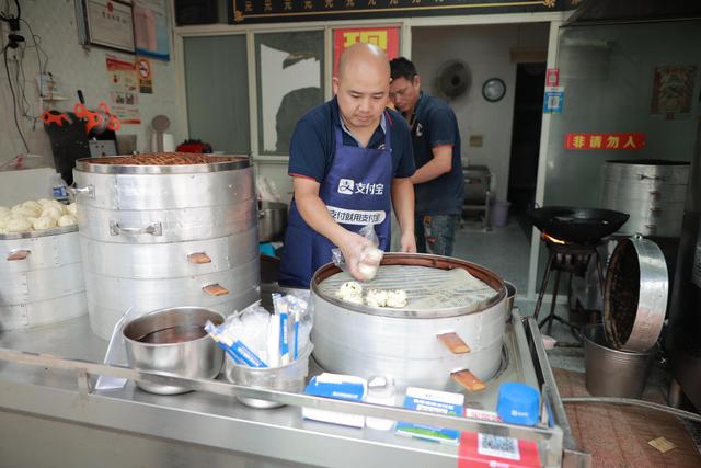 早餐店的包子哪里進(jìn)貨的，早餐店的包子哪里進(jìn)貨的多？