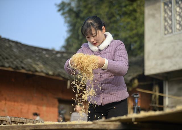 女鞋貨源網(wǎng)店代發(fā)貨，女鞋貨源網(wǎng)店代發(fā)貨是真的嗎？