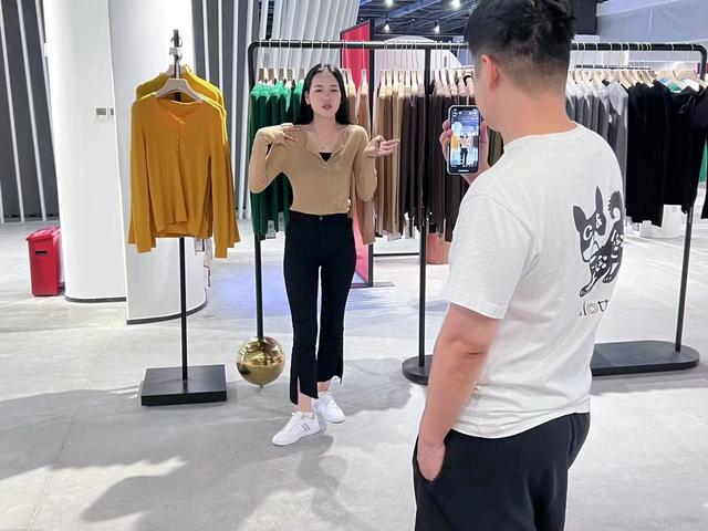 淘寶直播賣衣服貨源，淘寶直播賣衣服貨源怎么解決？